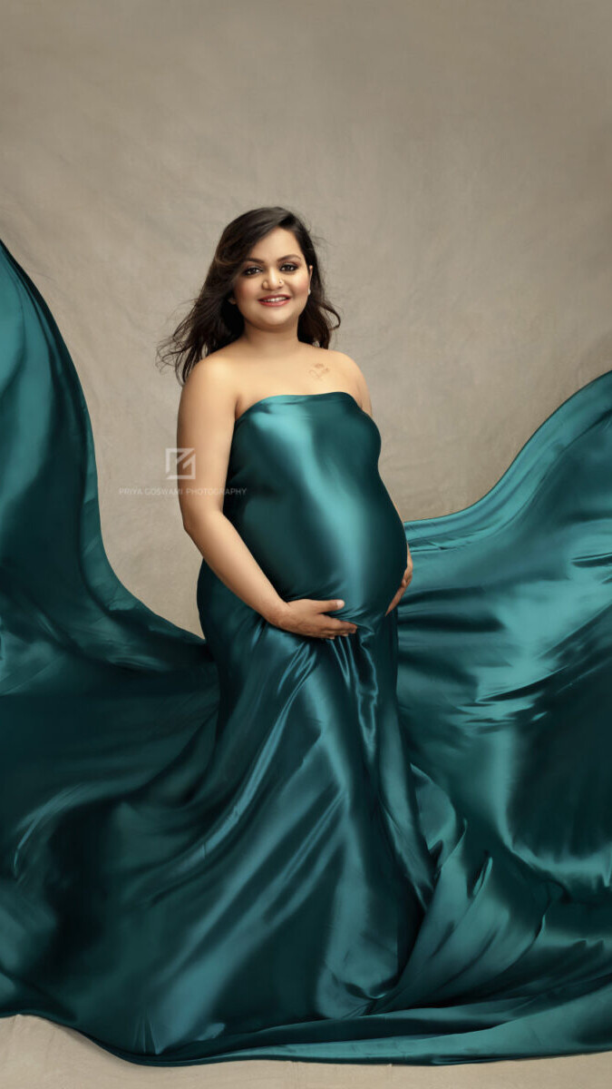 Dramatic Maternity Photoshoot